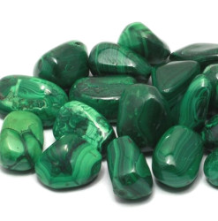 pierre roulée de malachite