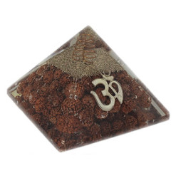 pyramide orgonite et rudraksha